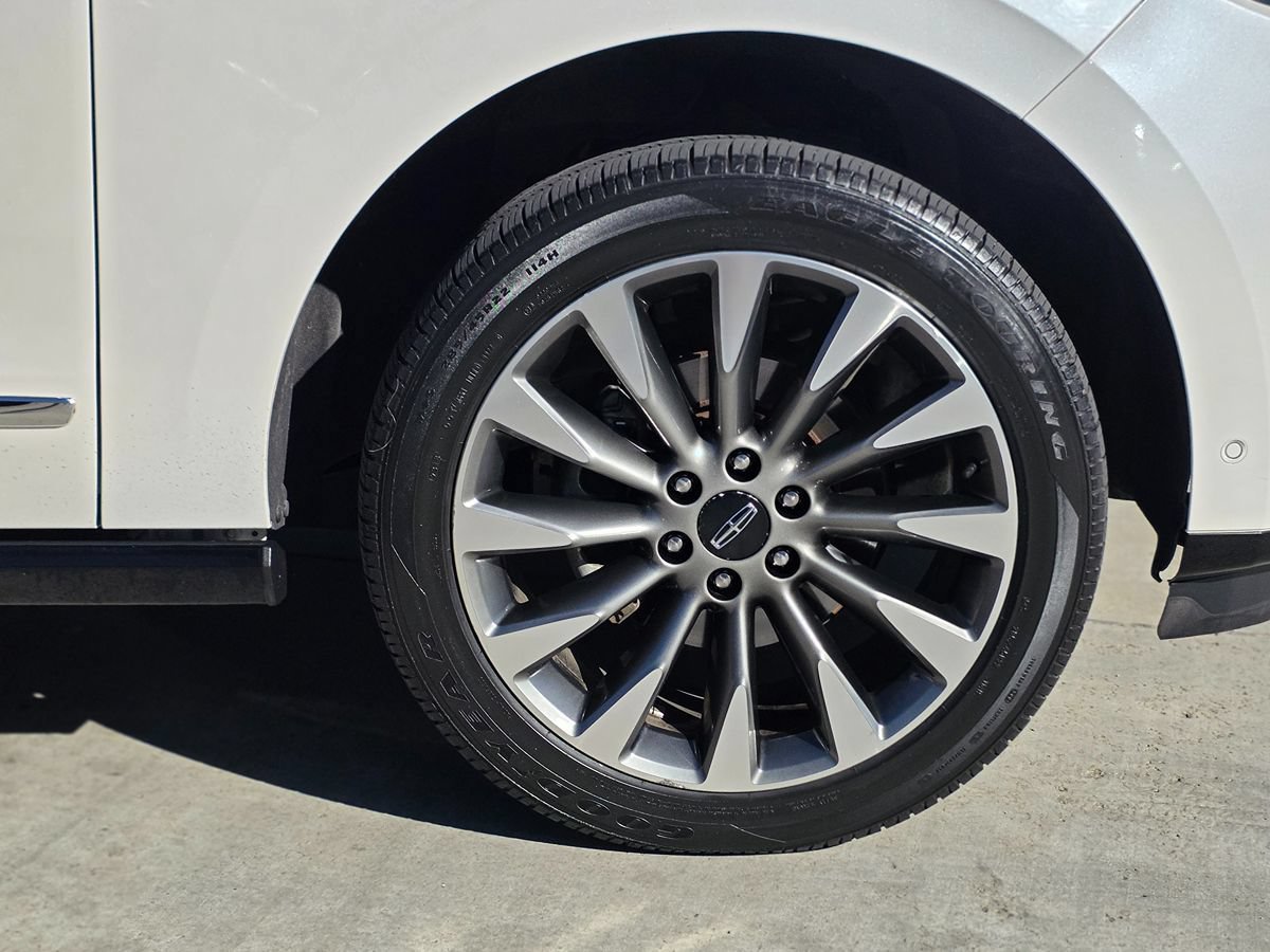Used 2018 Lincoln Navigator L Select w/ Technology Package RWD image 13