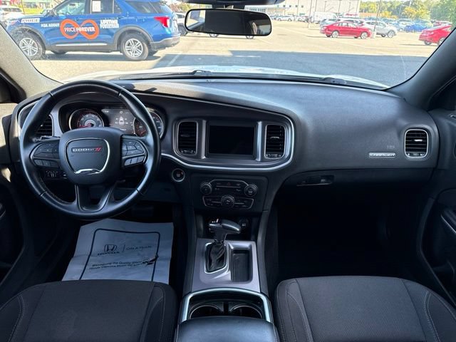 Used 2019 Dodge Charger SXT RWD image 12