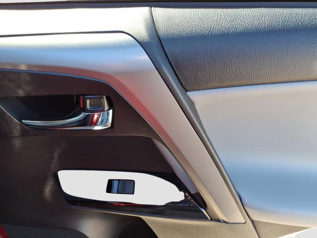 Used 2018 Toyota RAV4 Limited image 12