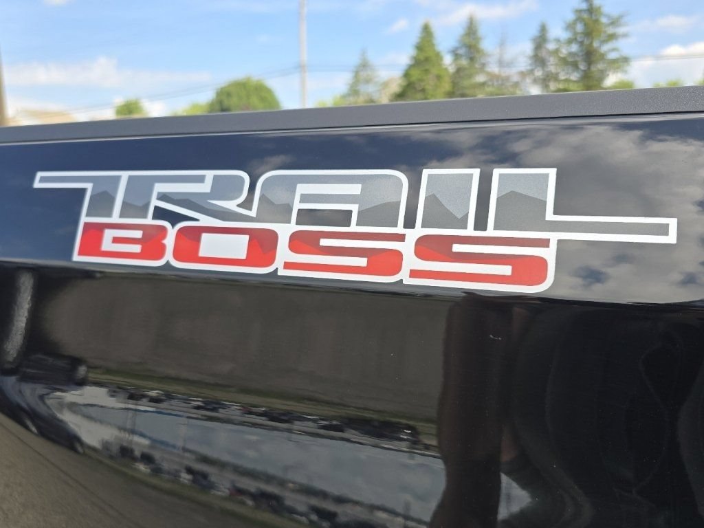 Used 2021 Chevrolet Silverado 1500 LT Trail Boss w/ Convenience Package II AWD/4WD image 14