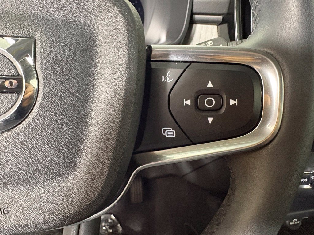 Used 2024 Volvo XC40 B5 Core AWD/4WD image 25