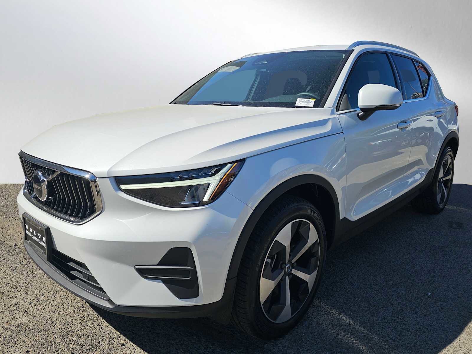 Used 2025 Volvo XC40 B5 Core w/ Climate Package AWD/4WD image 7