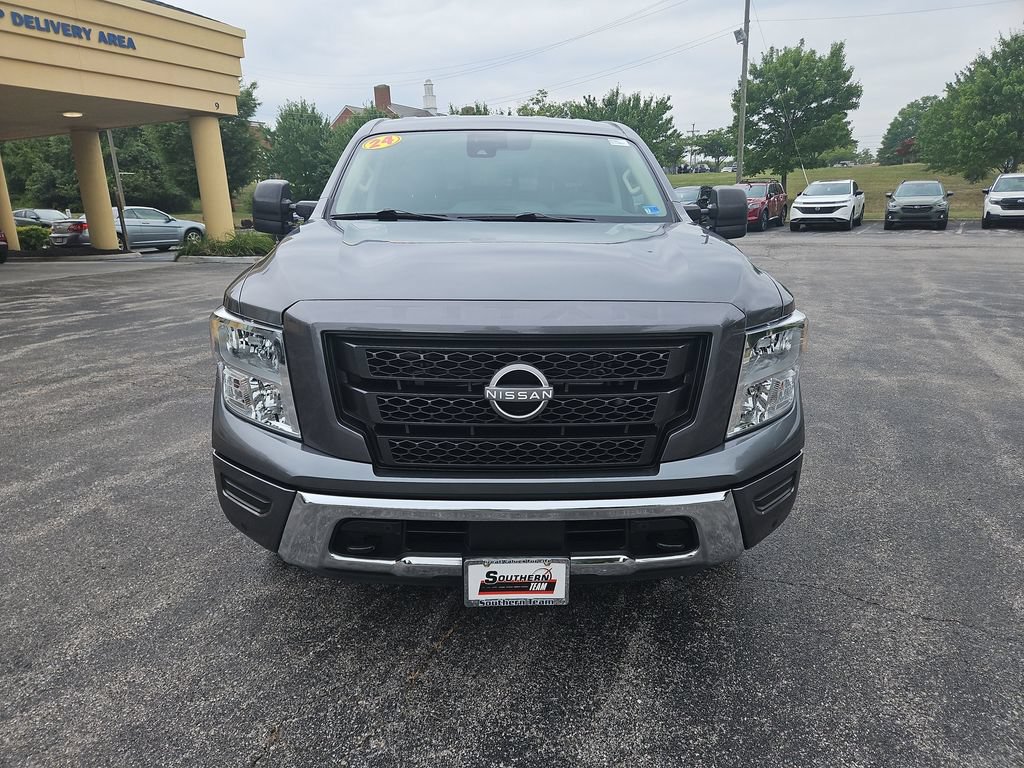 Used 2024 Nissan Titan SV w/ SV Convenience Package AWD/4WD image 9