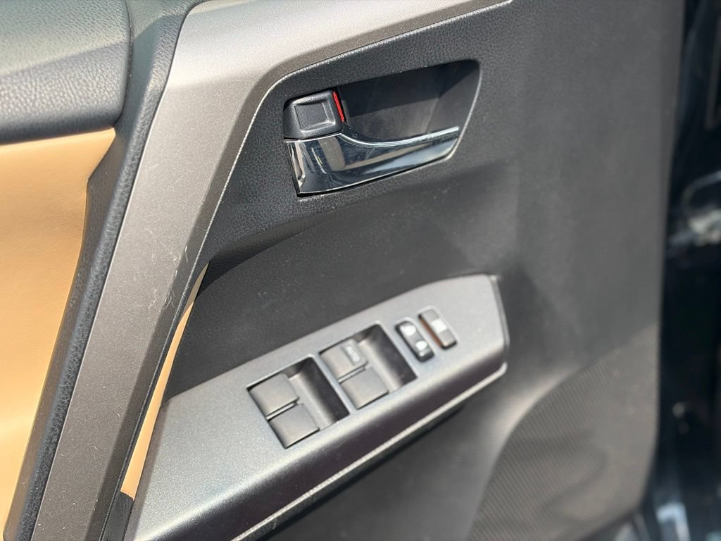 Used 2018 Toyota RAV4 XLE w/ Protection Package AWD/4WD image 17
