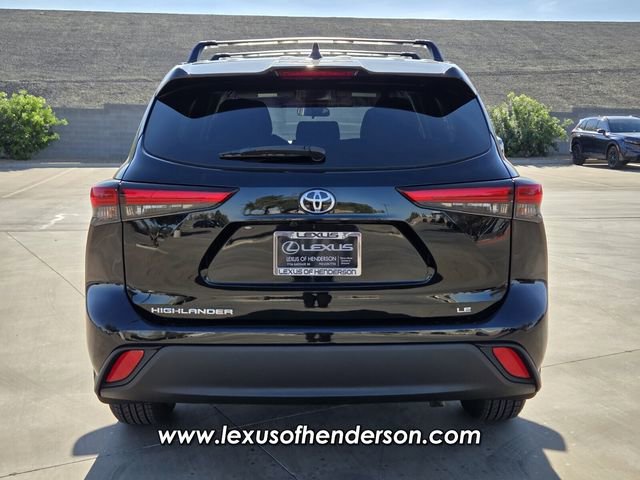 Used 2022 Toyota Highlander LE image 5