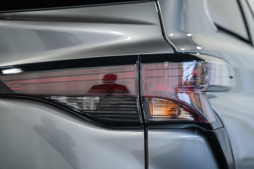 Used 2026 Toyota Sienna LE FWD image 6