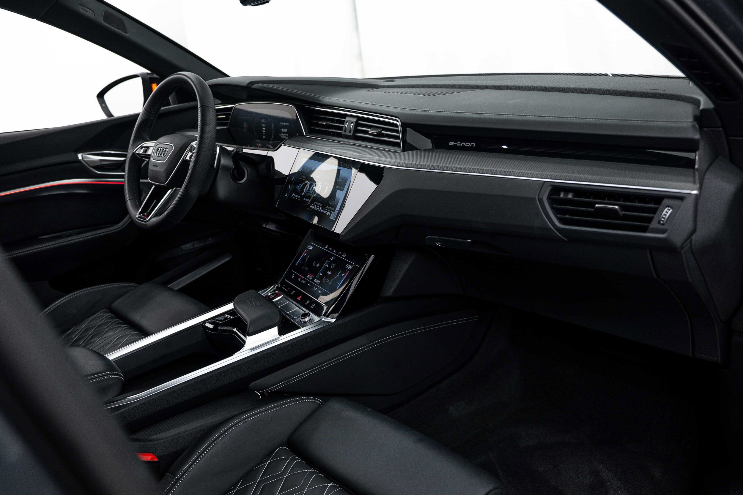 Certified 2024 Audi SQ8 e-tron Premium Plus w/ Black Optic Package AWD/4WD image 8