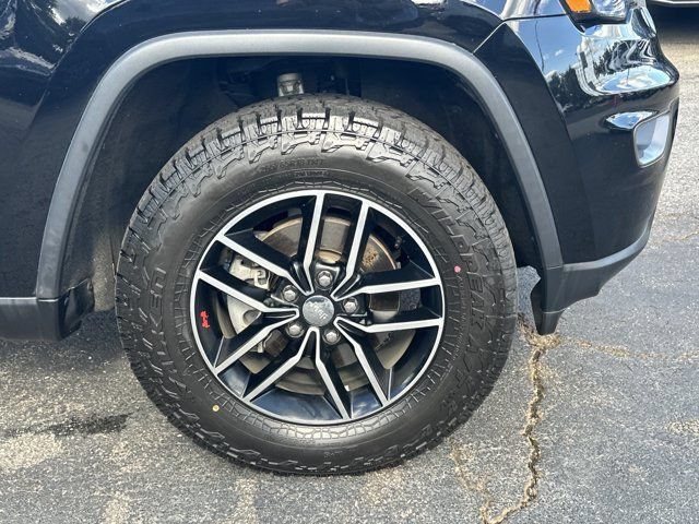 Used 2017 Jeep Grand Cherokee Trailhawk AWD/4WD image 14
