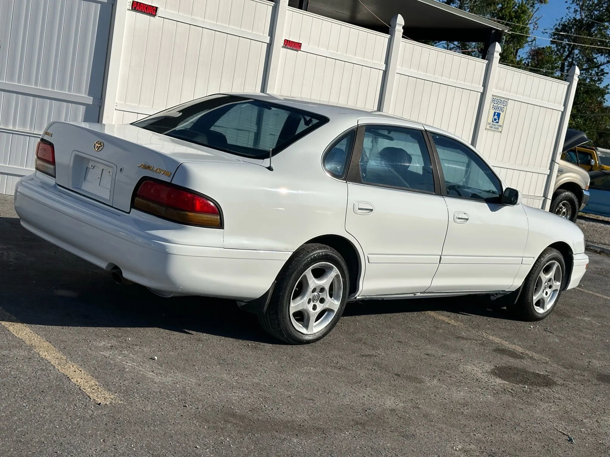 Used 1996 Toyota Avalon XL image 5