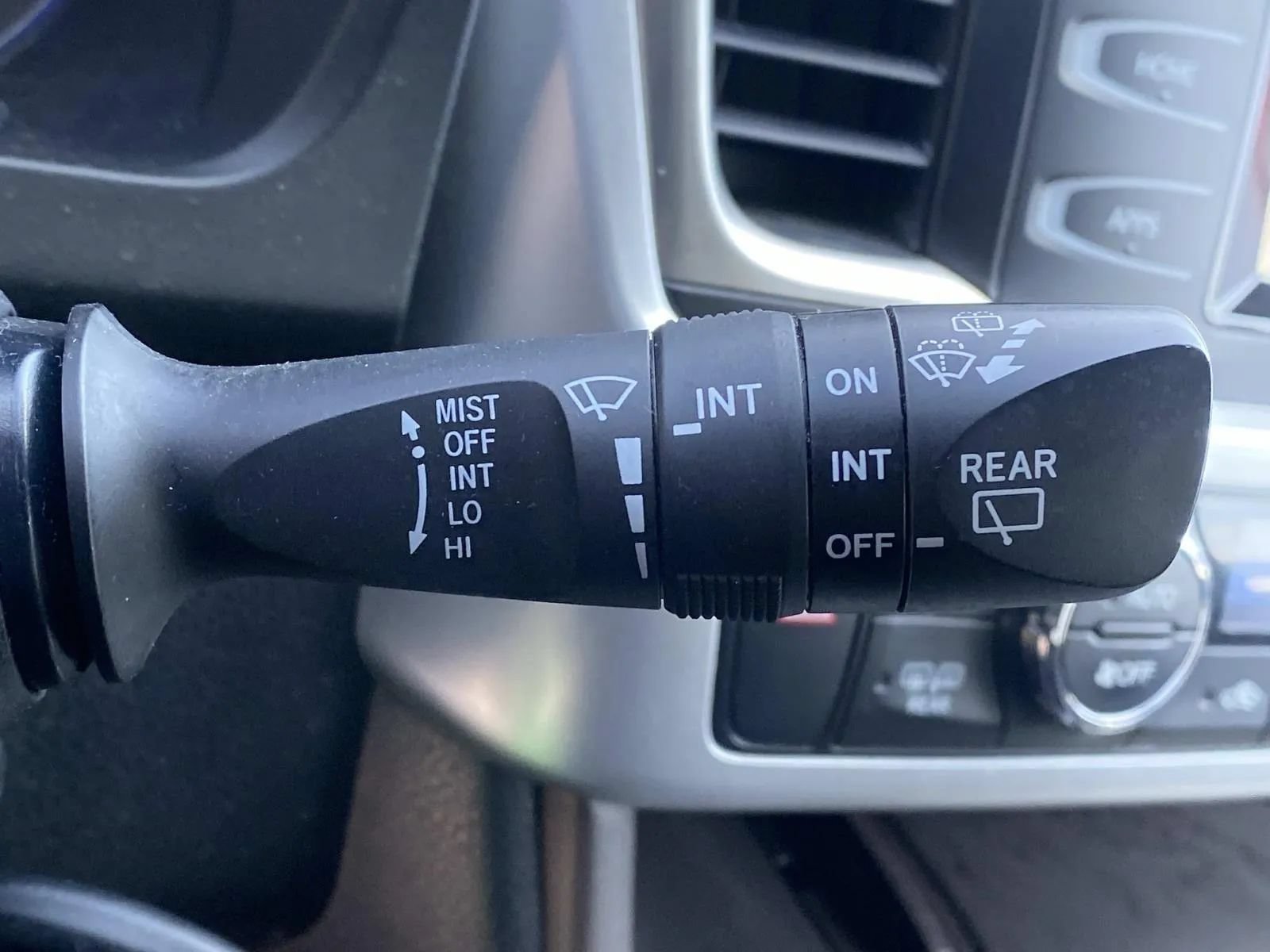 Used 2015 Toyota Highlander Plus FWD image 24