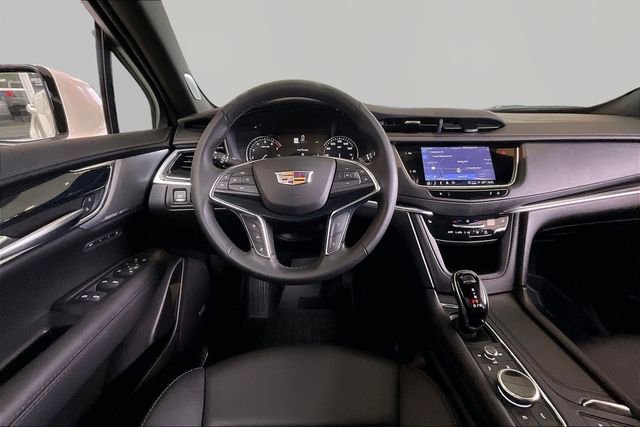 Used 2025 Cadillac XT5 Premium Luxury FWD image 8