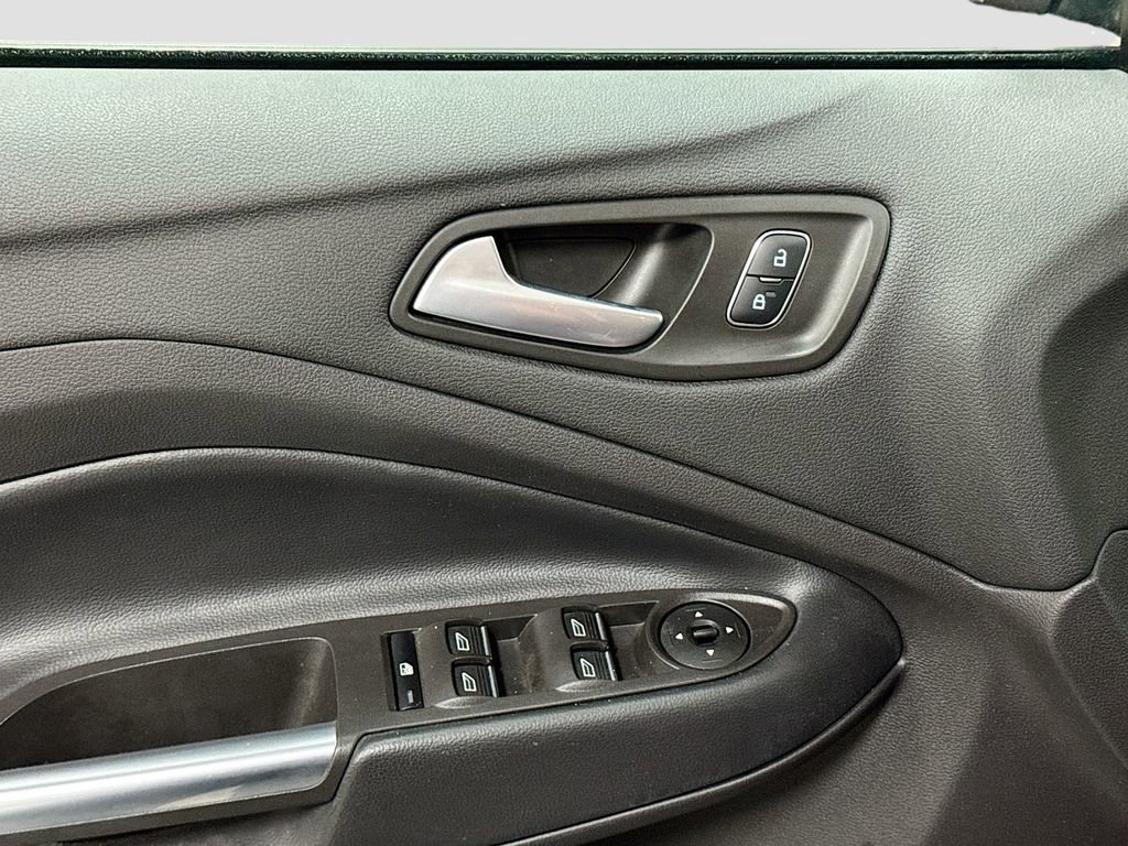 Used 2019 Ford Escape SE image 16