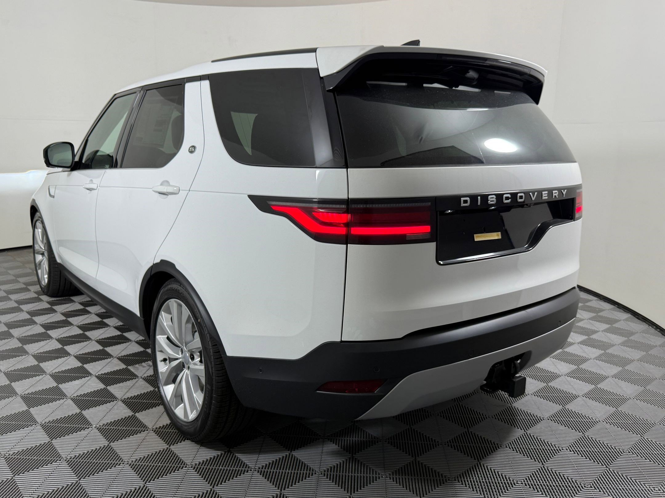New 2026 Land Rover Discovery S AWD/4WD image 3