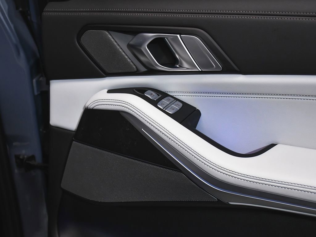 Used 2023 BMW X7 xDrive40i w/ Executive Package image 14