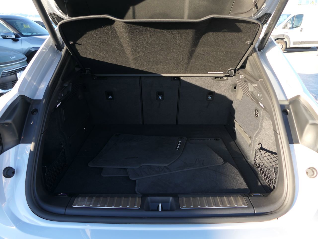 Used 2024 Porsche Macan 4 Electric image 27