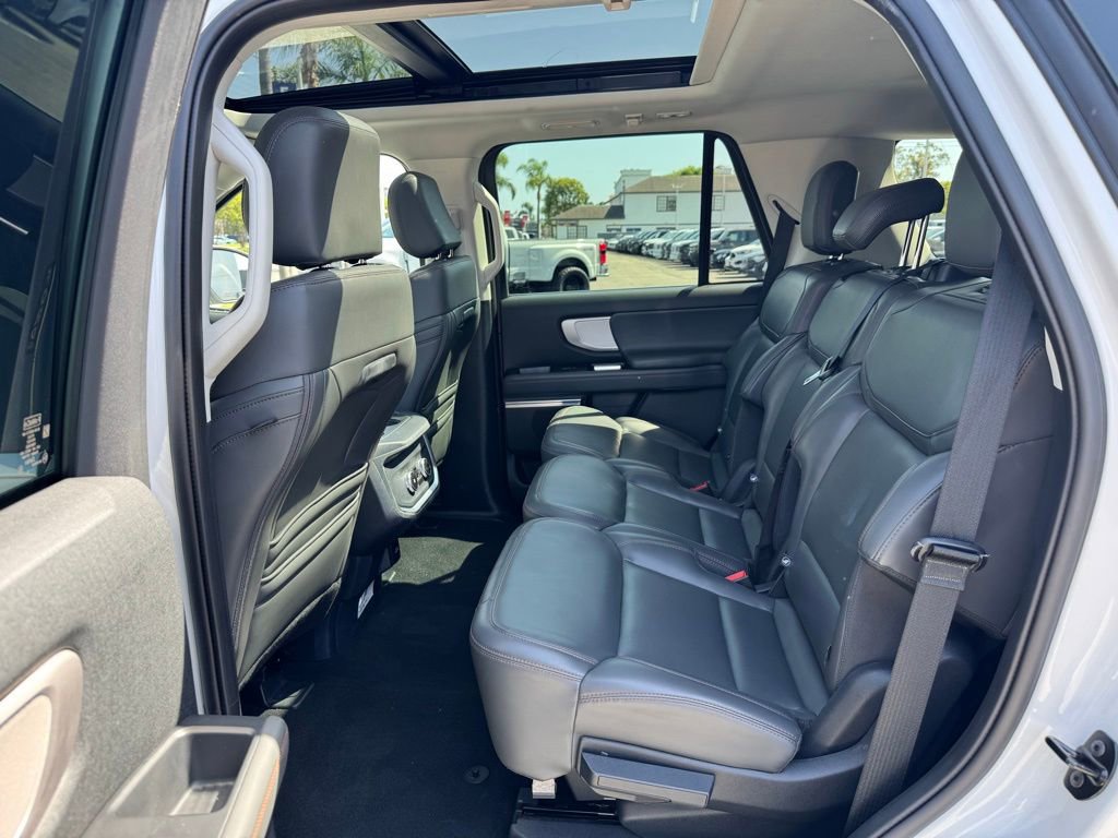 Used 2025 Ford Expedition Active AWD/4WD image 12