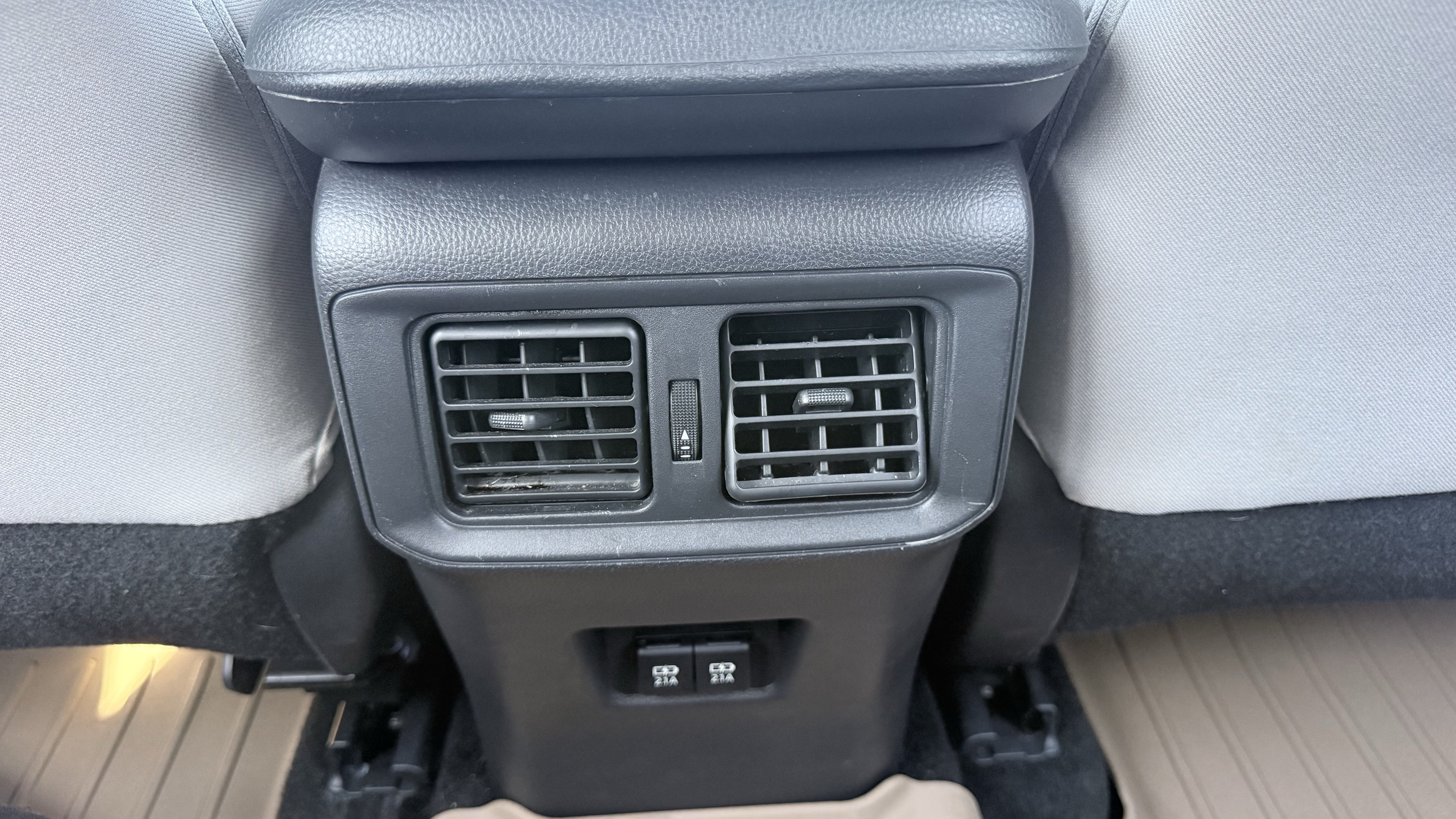 Used 2021 Toyota RAV4 XLE AWD/4WD image 36