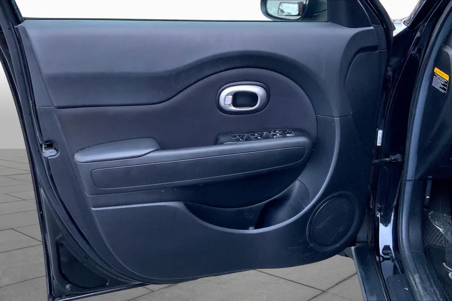 Used 2014 Kia Soul FWD image 19