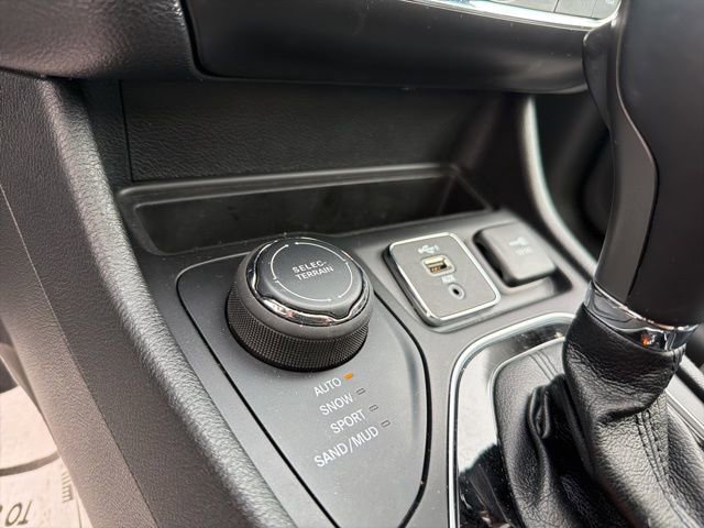 Used 2022 Jeep Cherokee Limited image 27