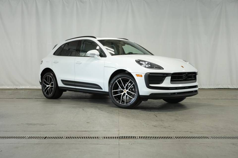 Certified 2025 Porsche Macan AWD/4WD image 10