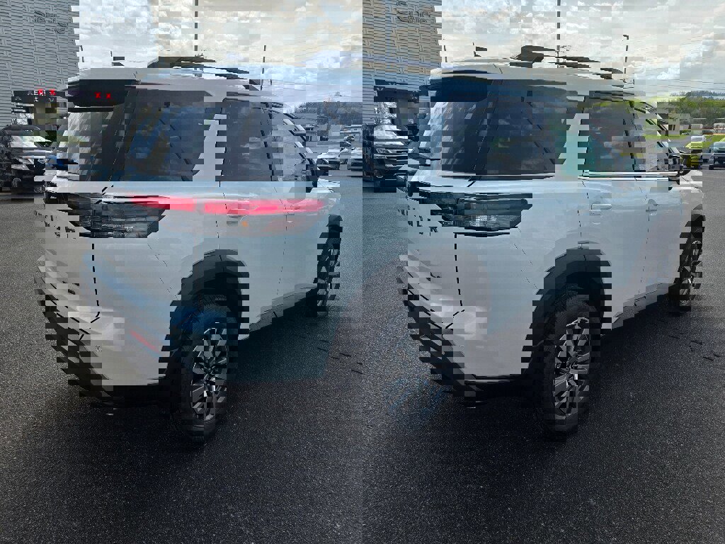New 2026 Nissan Pathfinder SL image 3