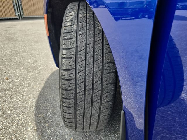 Used 2020 Chrysler Pacifica Limited w/ Tire & Wheel Group FWD image 33