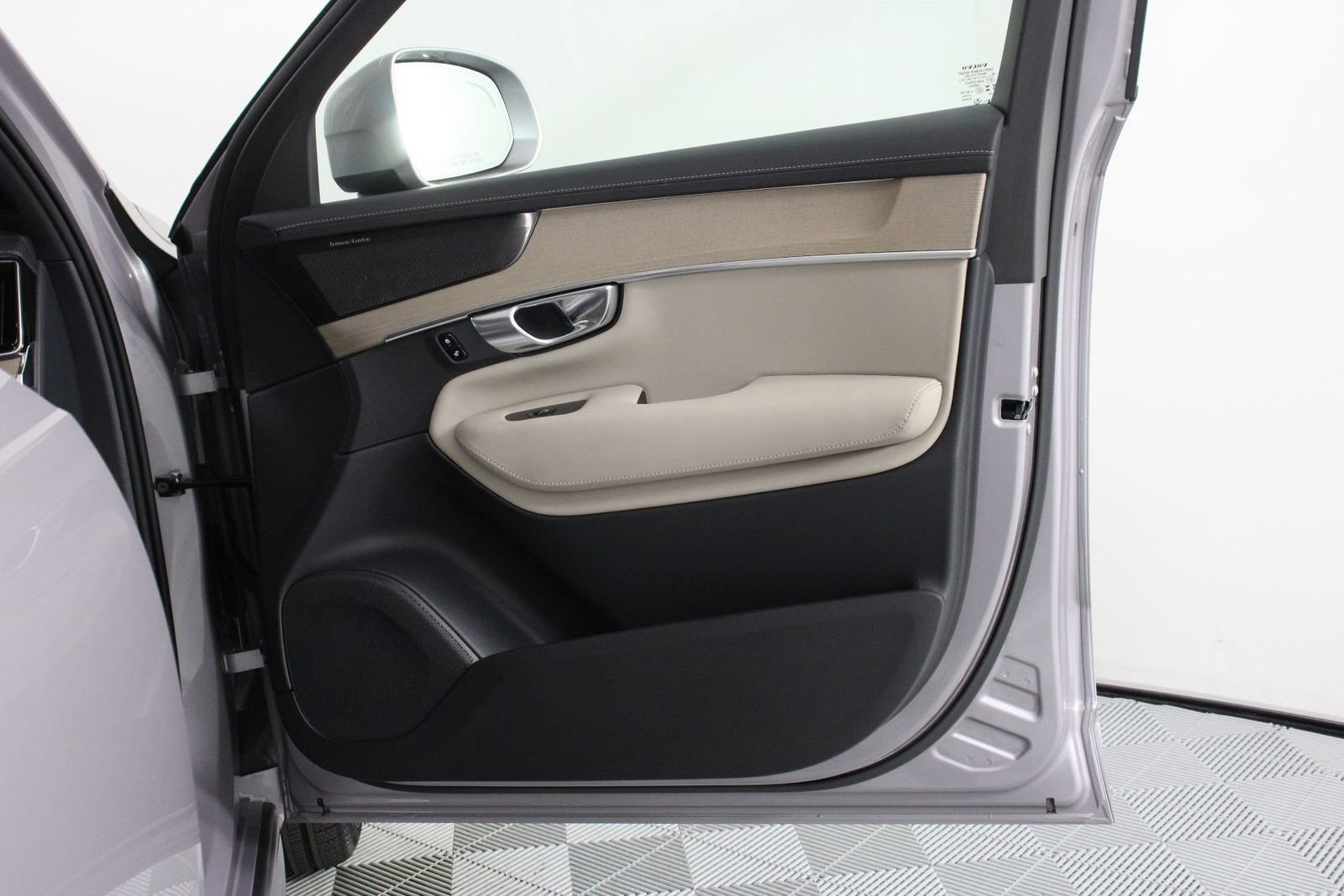 Certified 2026 Volvo XC90 B6 Plus w/ Protection Package Premier AWD/4WD image 21