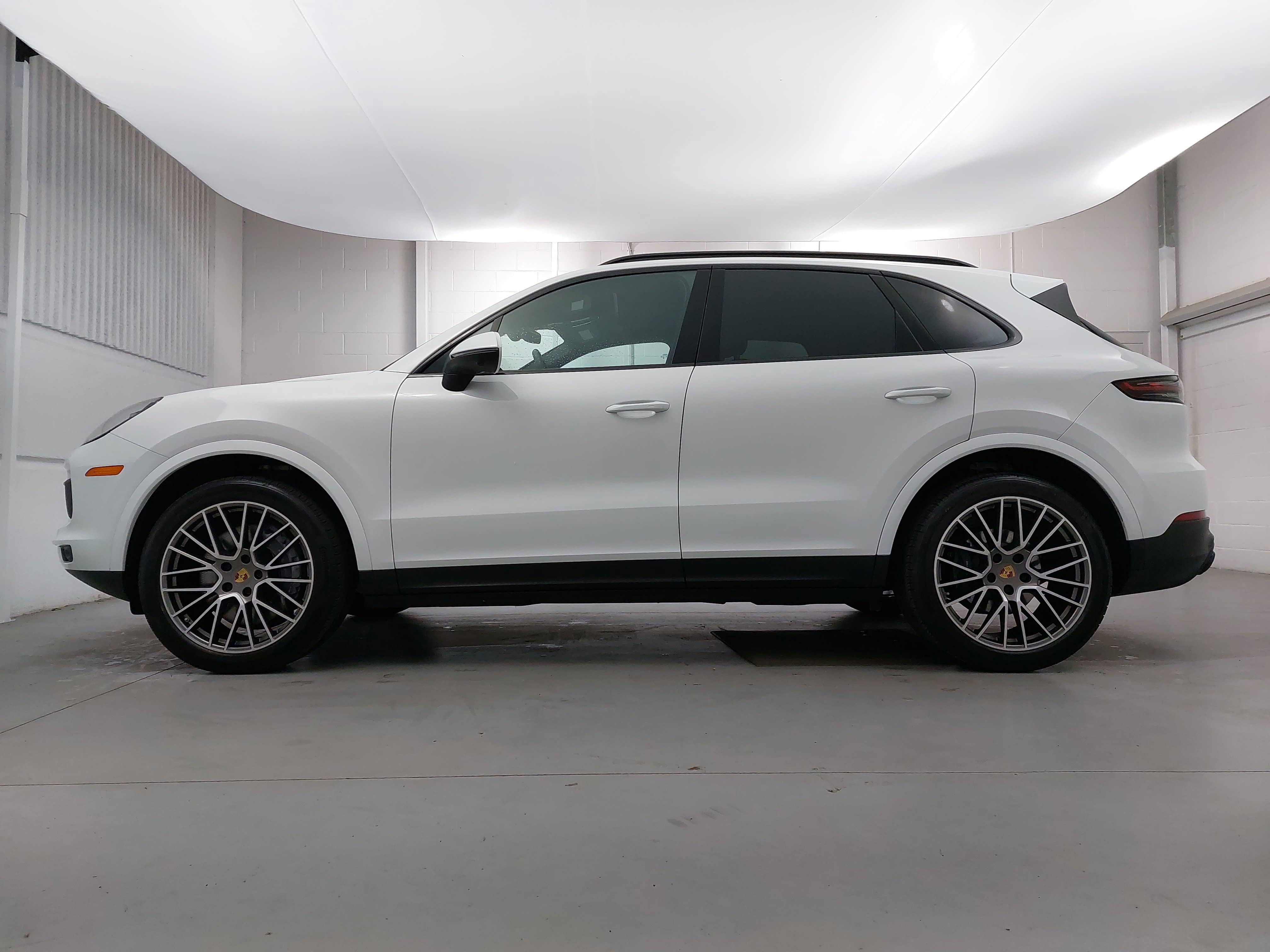 Certified 2023 Porsche Cayenne Platinum Edition image 2