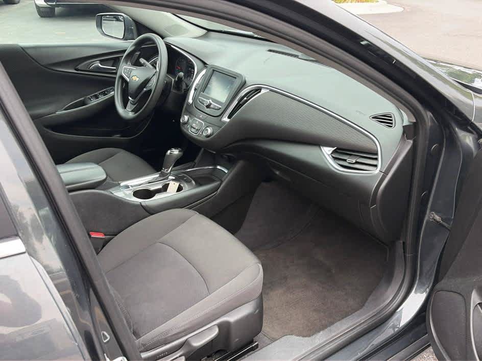 Used 2018 Chevrolet Malibu LT FWD image 29