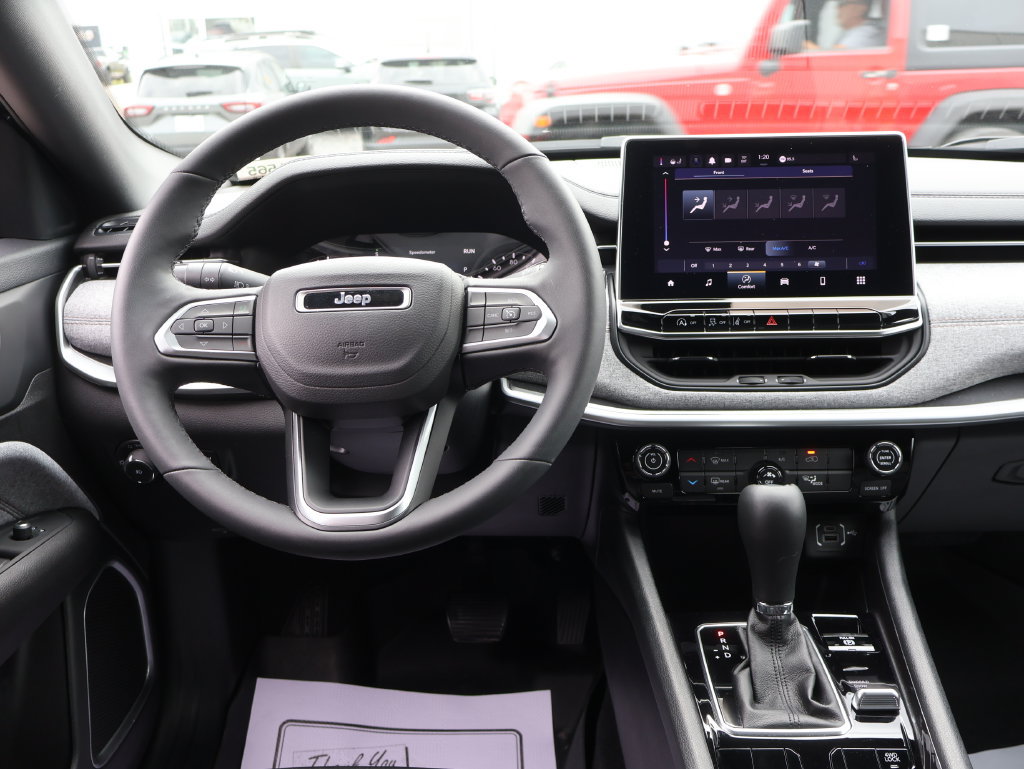Used 2024 Jeep Compass Latitude AWD/4WD image 17