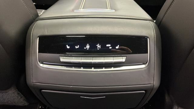 Used 2023 Cadillac Escalade ESV Sport Platinum w/ LPO, ONYX Package AWD/4WD image 38