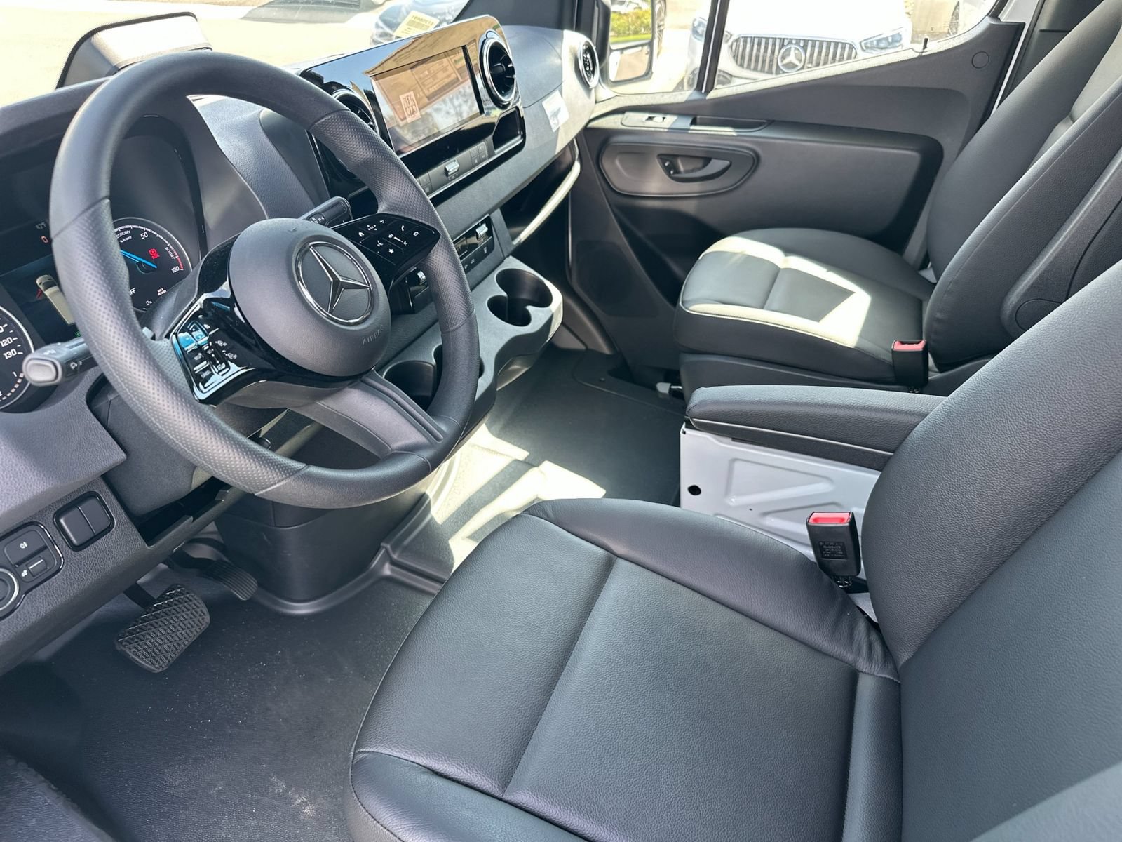 New 2025 Mercedes-Benz eSprinter 170 Cargo image 10