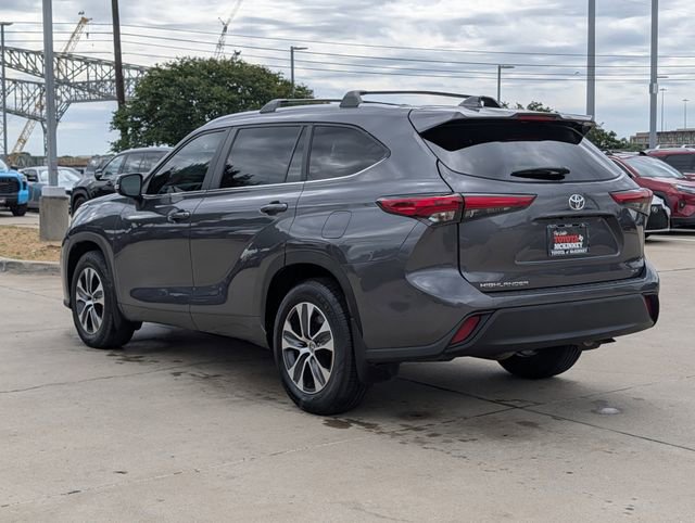 Used 2023 Toyota Highlander XLE FWD image 9