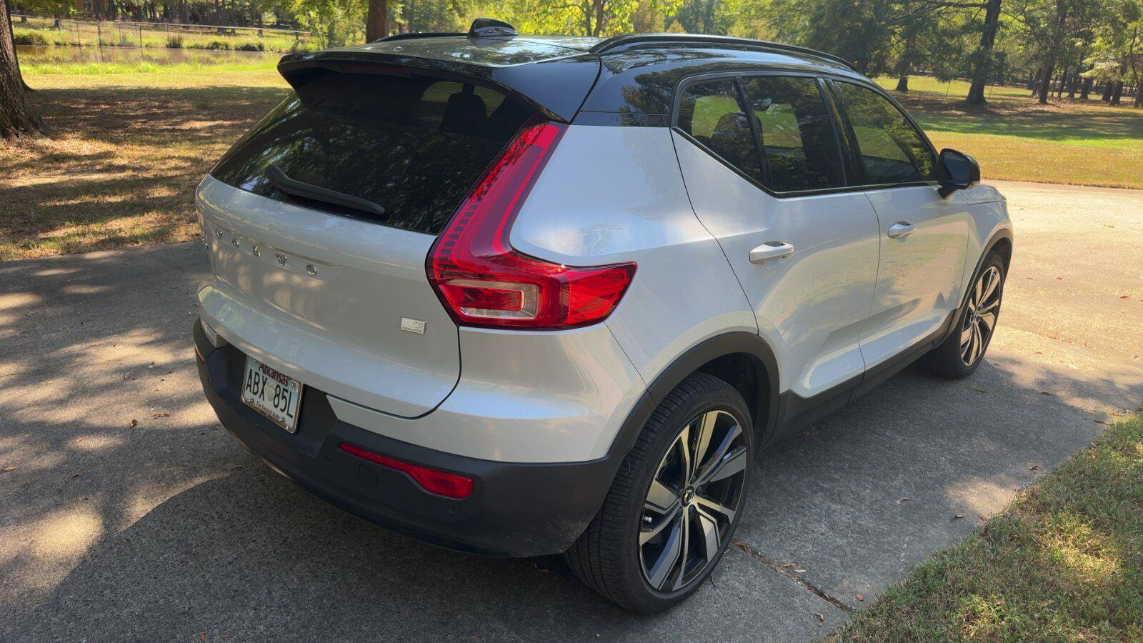 Used 2021 Volvo XC40 P8 Recharge w/ Advanced Package AWD/4WD image 3