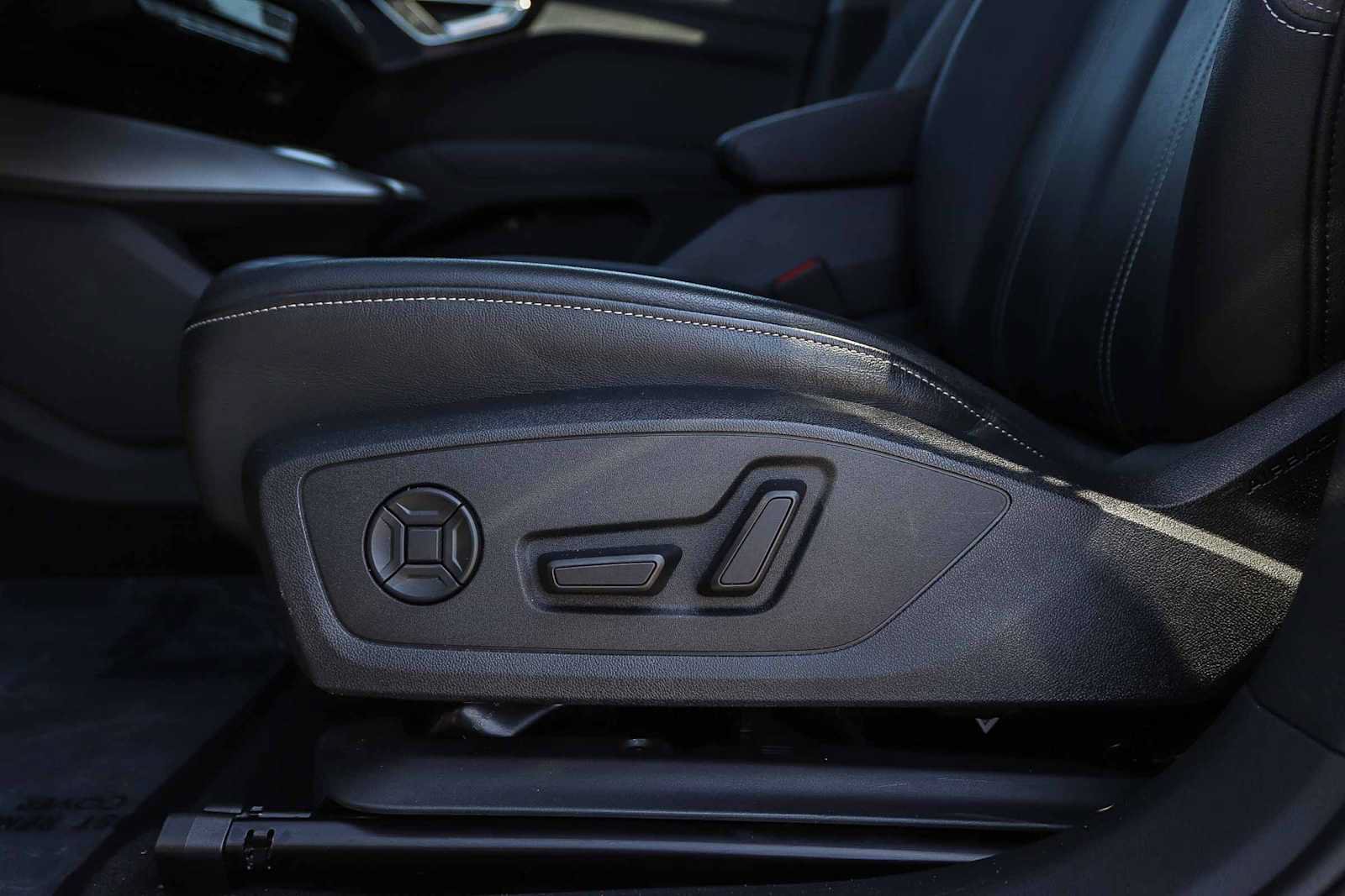 Used 2023 Audi Q4 e-tron Premium w/ Convenience Package RWD image 26