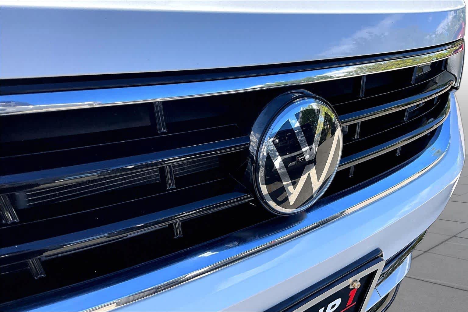 Used 2024 Volkswagen Tiguan SE R-Line AWD/4WD image 29