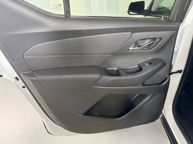 Used 2022 Chevrolet Traverse RS FWD image 25