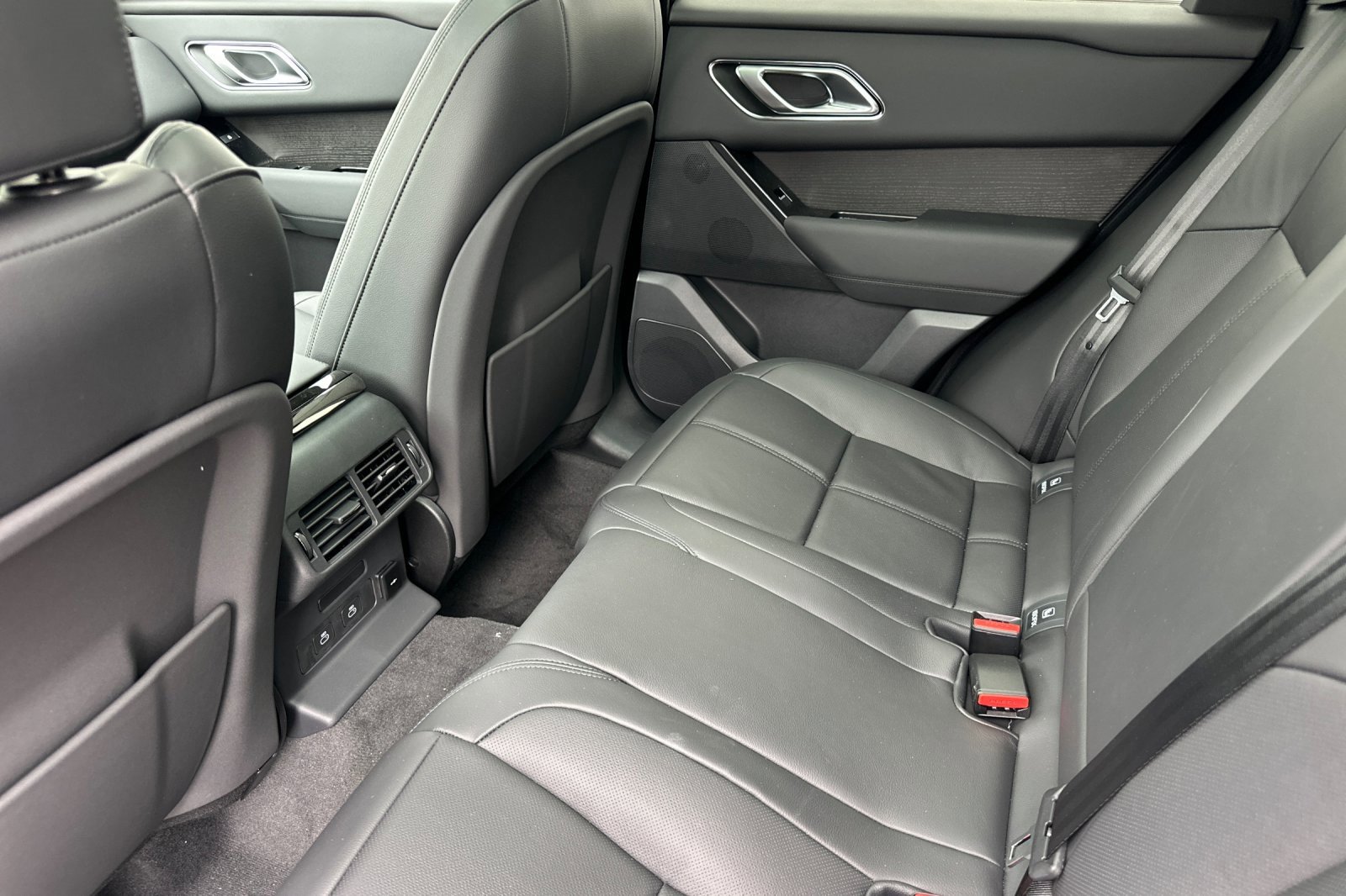 New 2026 Land Rover Range Rover Velar Dynamic SE image 12