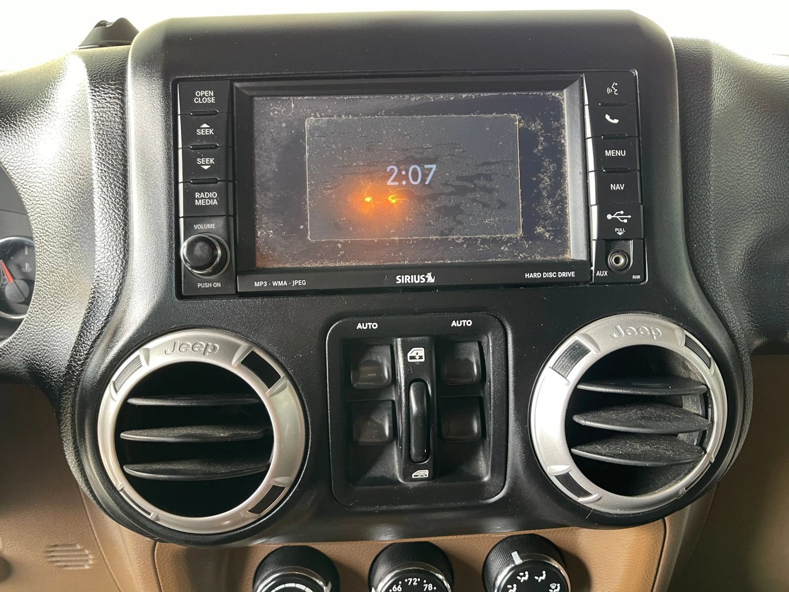 Used 2011 Jeep Wrangler Unlimited Sahara w/ Connectivity Group AWD/4WD image 39