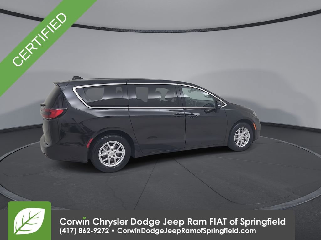Certified 2023 Chrysler Pacifica Touring-L image 17