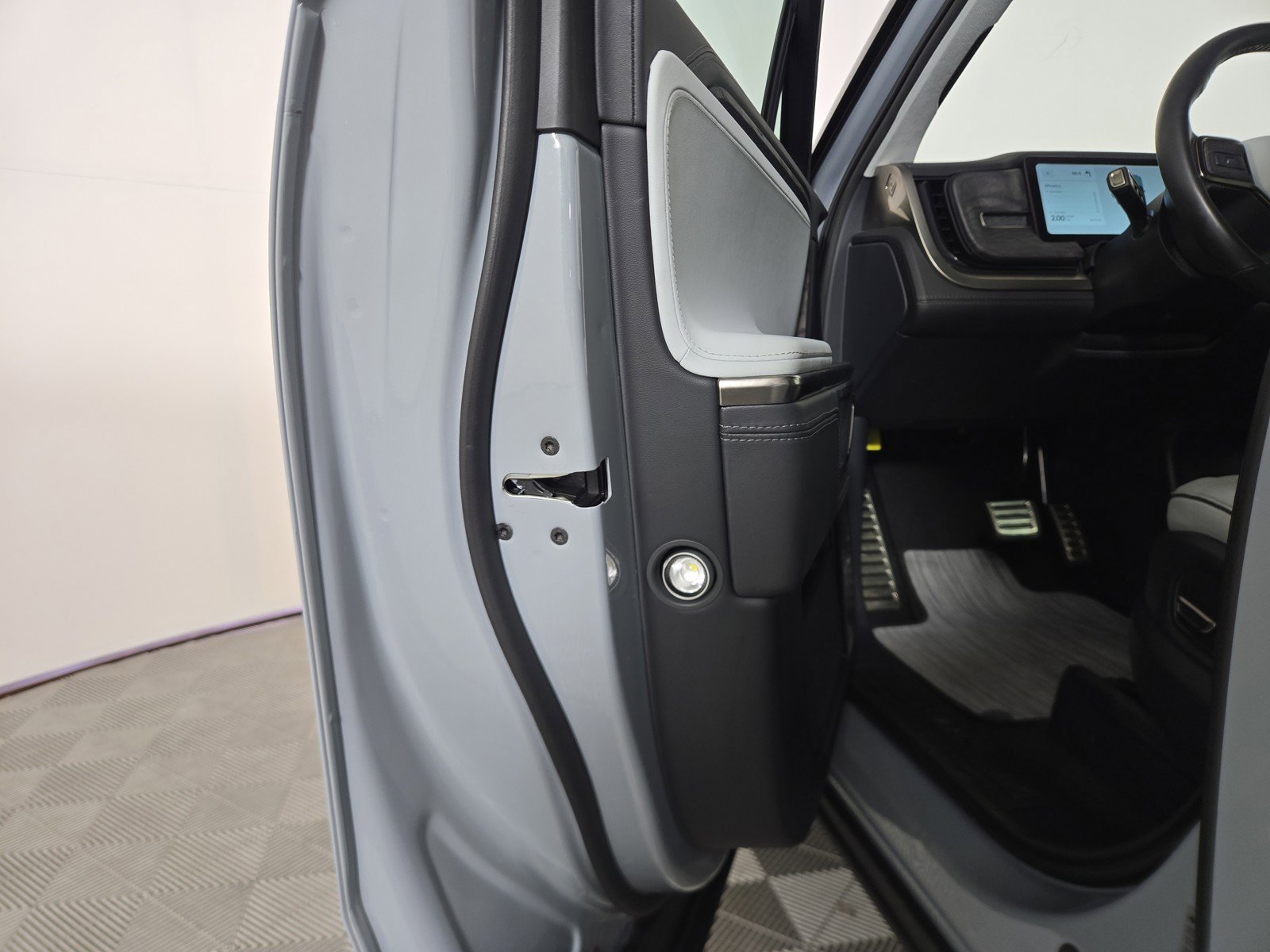 Used 2022 Rivian R1T Adventure image 30