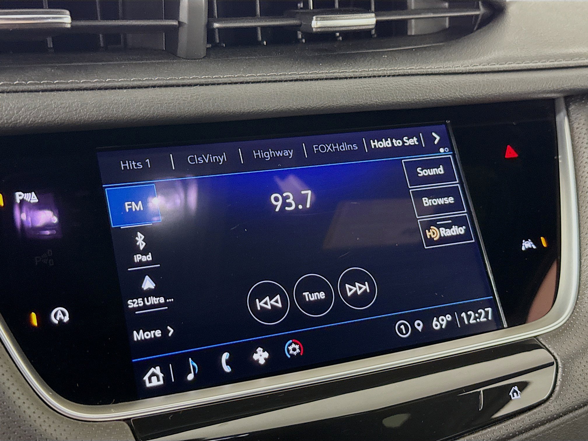 Used 2024 Cadillac XT6 Luxury image 16