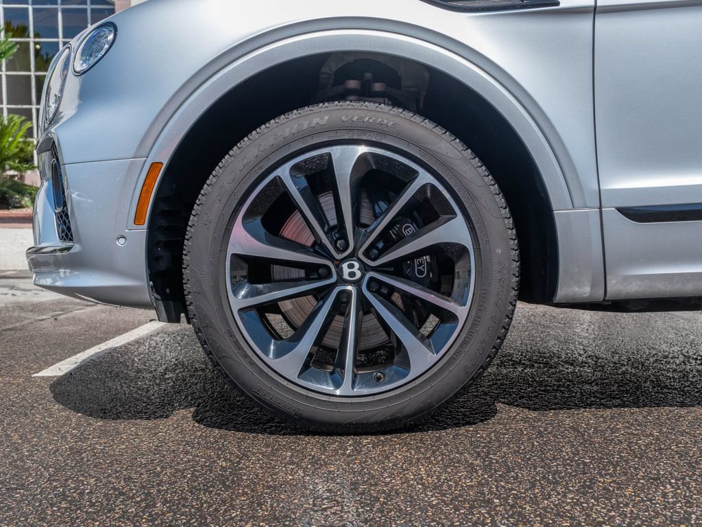 Used 2023 Bentley Bentayga Extended Wheelbase AWD/4WD image 6