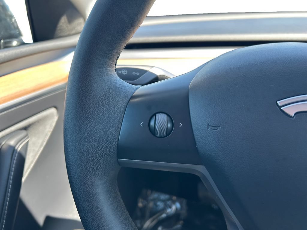 Used 2023 Tesla Model Y Long Range AWD/4WD image 16