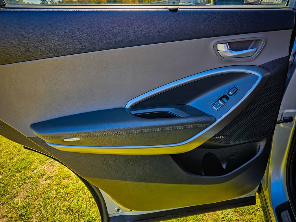 Used 2017 Hyundai Santa Fe SE w/ Cargo Package image 37