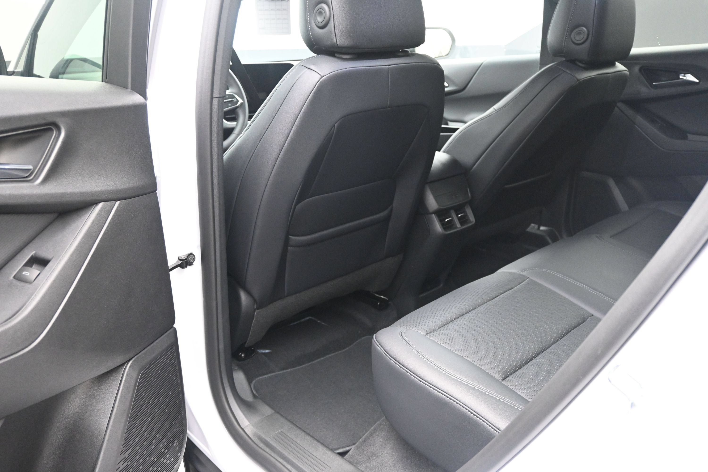 New 2027 Chevrolet Equinox LT w/ Convenience Package II FWD image 28