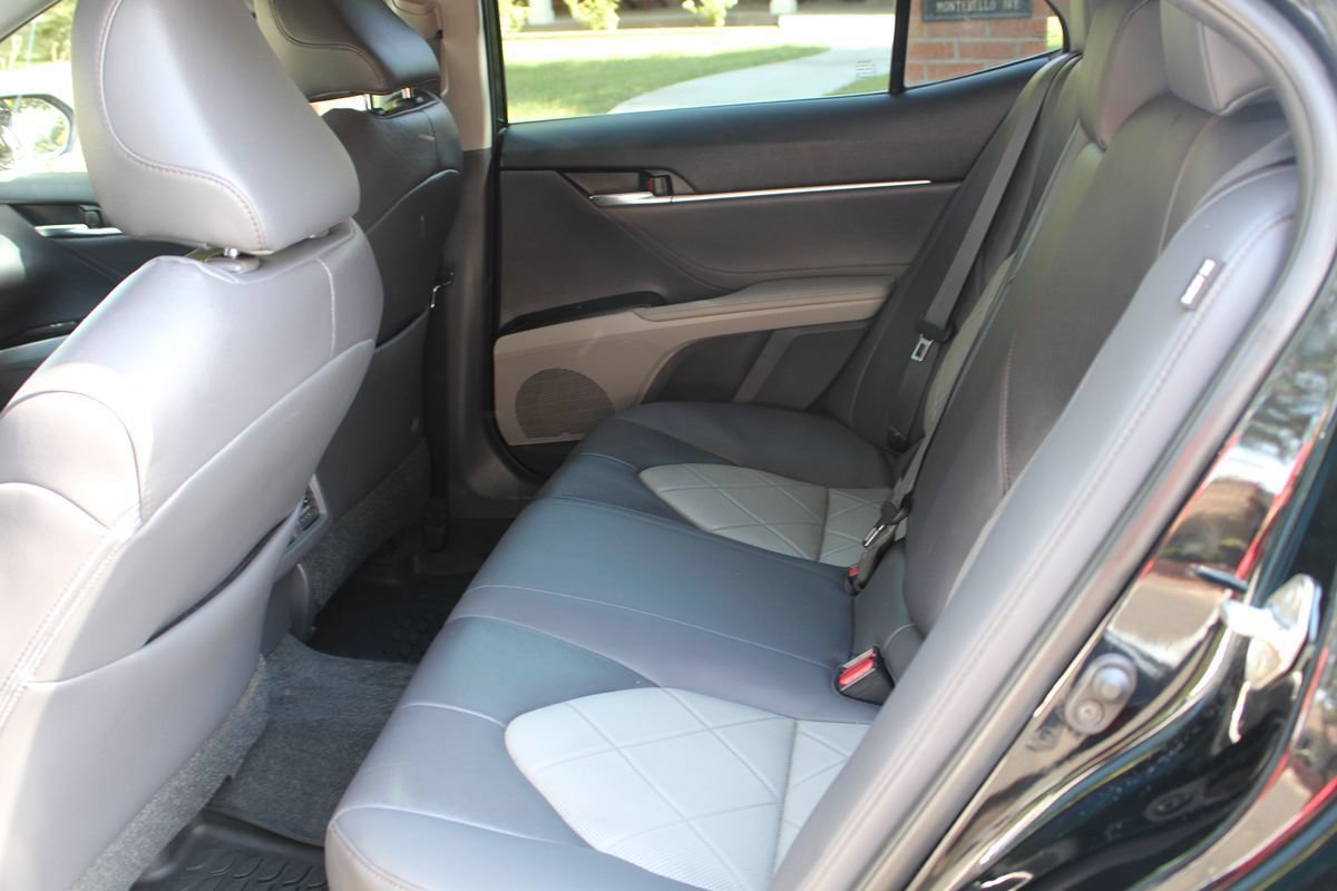 Used 2018 Toyota Camry XLE FWD image 12