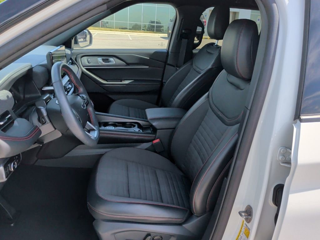 Used 2025 Ford Explorer ST-Line image 13