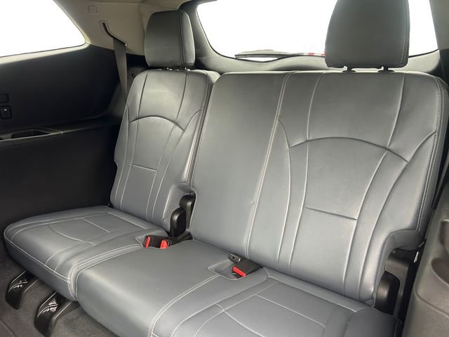 Used 2021 Buick Enclave Essence image 22