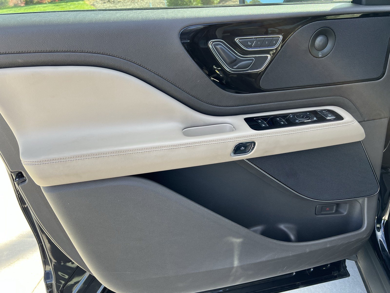 Used 2024 Lincoln Aviator Reserve w/ Elements Package Plus RWD image 14